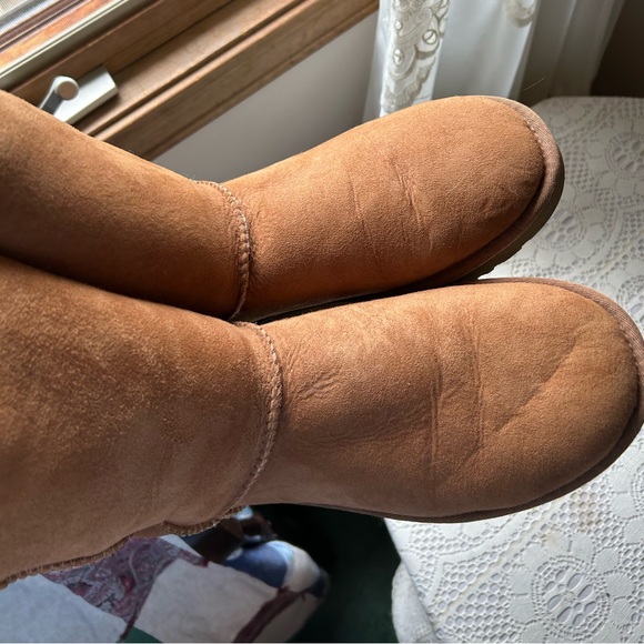 CLASSIC CHESTNUT UGGS! - Picture 3 of 9